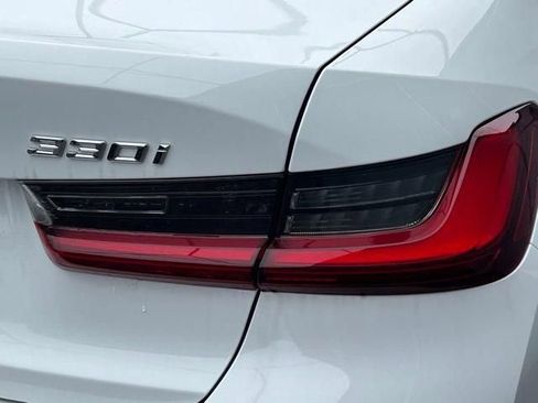 Used 2022 BMW 330i Sedan w/ Convenience Package RWD image 8
