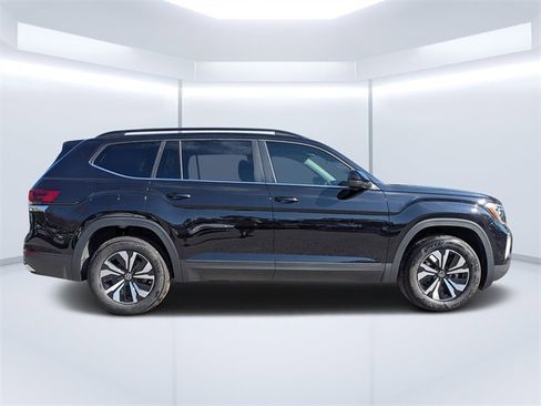 New 2026 Volkswagen Atlas SE image 2