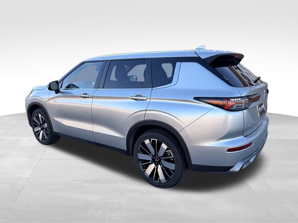 Used 2025 Mitsubishi Outlander SE AWD/4WD image 9