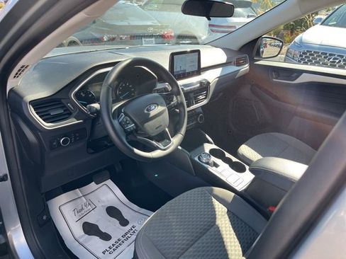 Used 2022 Ford Escape SE w/ SE Sport Appearance Package image 17