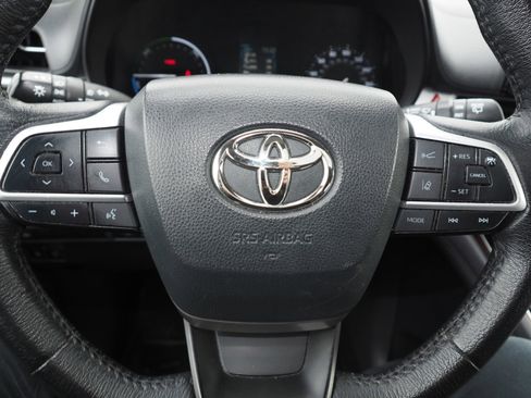 Used 2021 Toyota Sienna XLE image 25