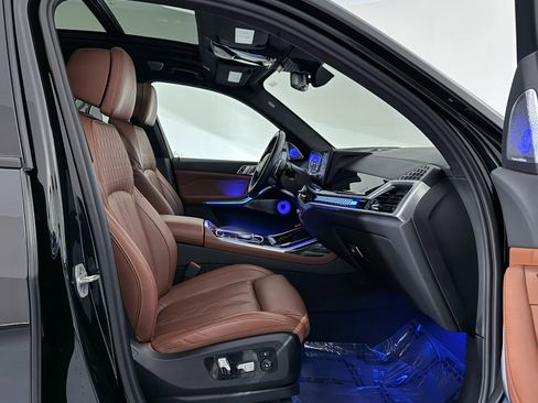 Used 2023 BMW X7 M60i w/ Climate Comfort Package image 26
