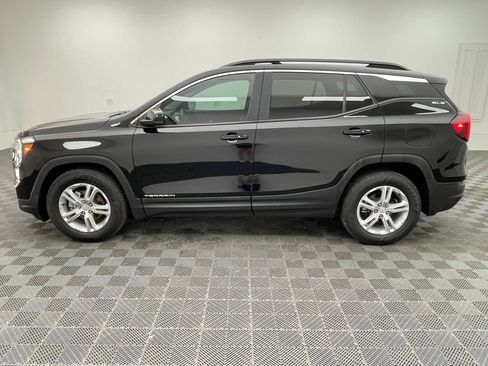 Used 2022 GMC Terrain SLE w/ Driver Convenience Package FWD image 11