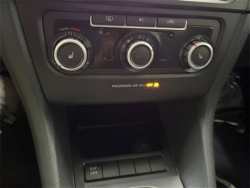 Used 2010 Volkswagen Golf 2-Door image 30