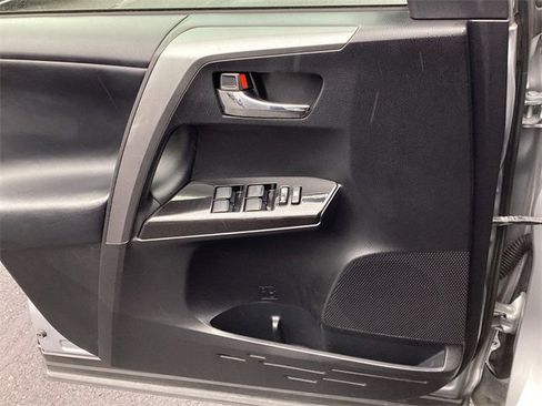 Used 2017 Toyota RAV4 SE image 25