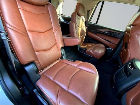 Used 2019 Cadillac Escalade Premium Luxury AWD/4WD image 32