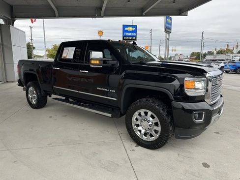 Used 2018 GMC Sierra 2500 Denali w/ Duramax Plus Package image 3