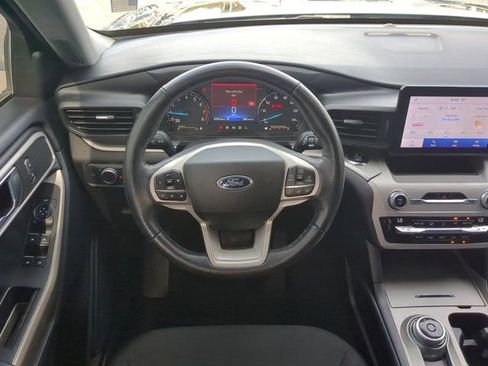 Used 2021 Ford Explorer XLT image 16