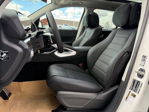 Used 2025 Mercedes-Benz GLS 450 4MATIC image 3