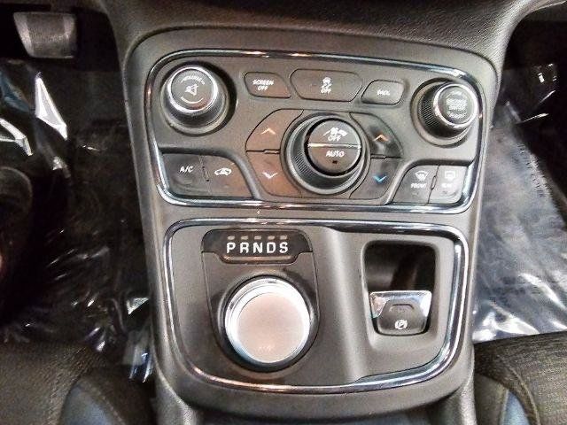 Used 2015 Chrysler 200 S w/ Comfort Group FWD image 17