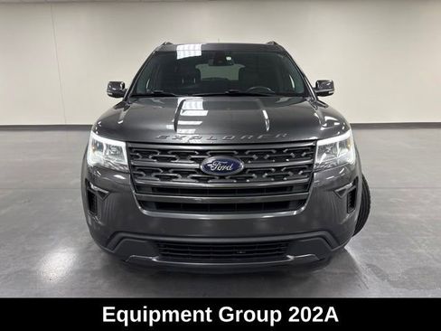 Used 2018 Ford Explorer XLT w/ Equipment Group 202A FWD image 2