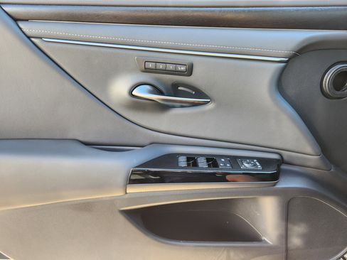 New 2025 Lexus ES 300h w/ Premium Package image 18