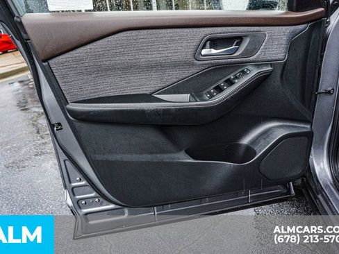 Used 2023 Nissan Rogue SV image 46