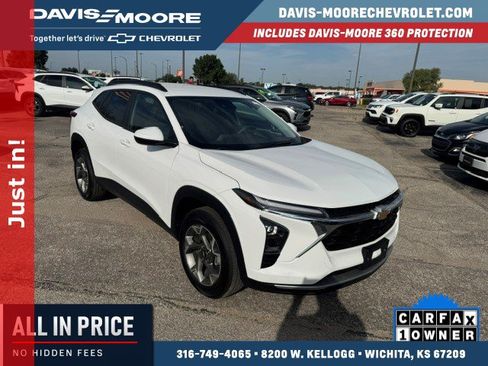 Used 2026 Chevrolet Trax LT FWD image 1