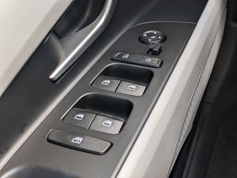 New 2025 Hyundai Elantra Limited image 22