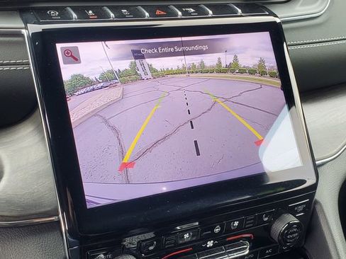 Used 2023 Jeep Grand Cherokee Overland AWD/4WD image 23