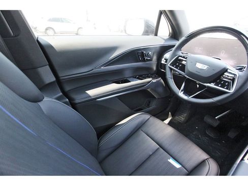 New 2026 Cadillac Lyriq Signature Luxury image 8