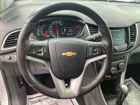 Used 2022 Chevrolet Trax LT w/ Driver Confidence Package image 18