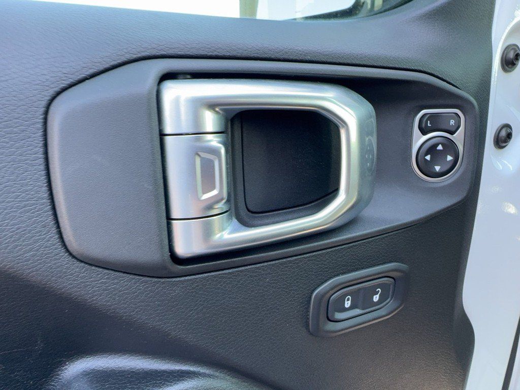 Used 2018 Jeep Wrangler Unlimited Sport S AWD/4WD image 18
