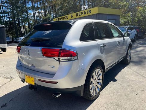 Used 2013 Lincoln MKX FWD image 4