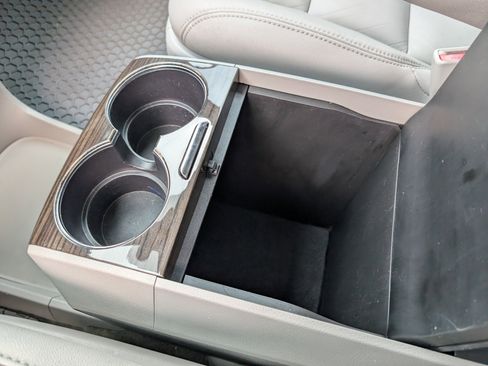 Used 2018 Toyota Sienna XLE image 22