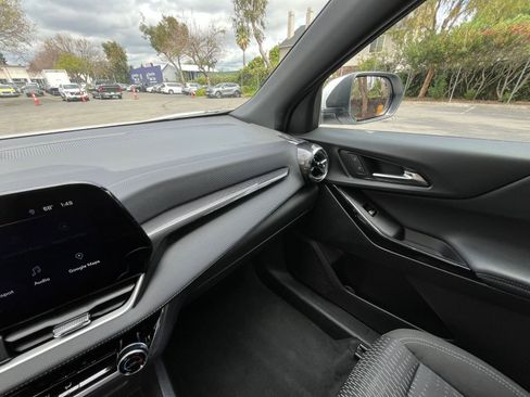 Used 2025 Chevrolet Equinox LT image 34