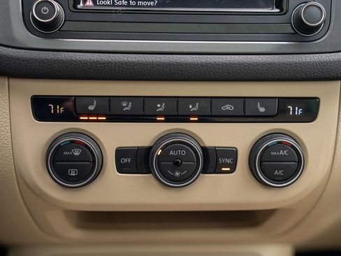 Used 2016 Volkswagen Tiguan SEL image 17