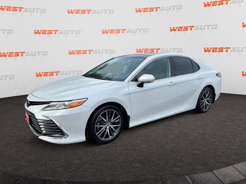 Used 2022 Toyota Camry XLE image 1