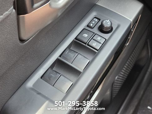 Used 2025 Toyota Tundra Limited AWD/4WD image 29