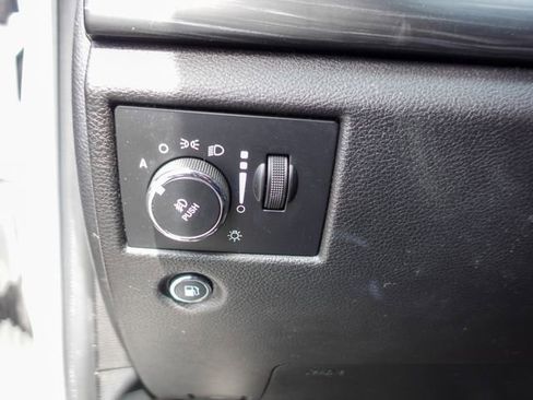 Used 2019 Jeep Grand Cherokee Altitude RWD image 16