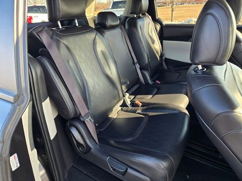 Used 2024 Kia Carnival LX image 8