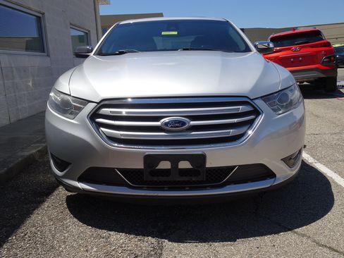 Used 2015 Ford Taurus Limited w/ Equipment Group 301A FWD image 5