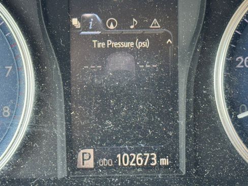 Used 2017 Toyota Camry XLE w/ Moonroof Package FWD image 5