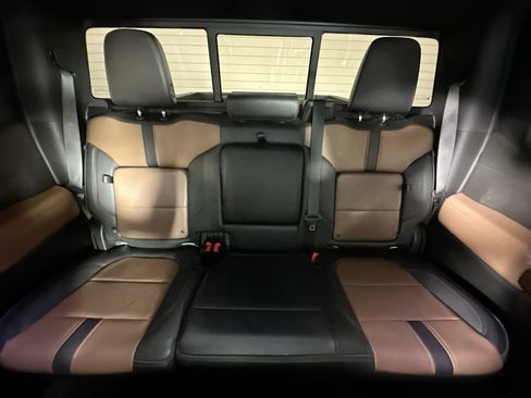 Used 2022 Chevrolet Silverado 1500 High Country w/ Technology Package AWD/4WD image 13
