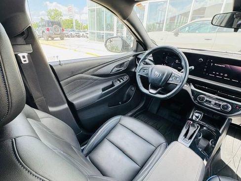 Used 2024 Buick Envista Sport Touring w/ Convenience II Package FWD image 7