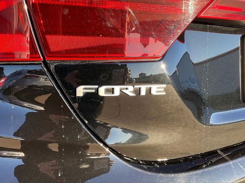 Certified 2023 Kia Forte LXS image 8