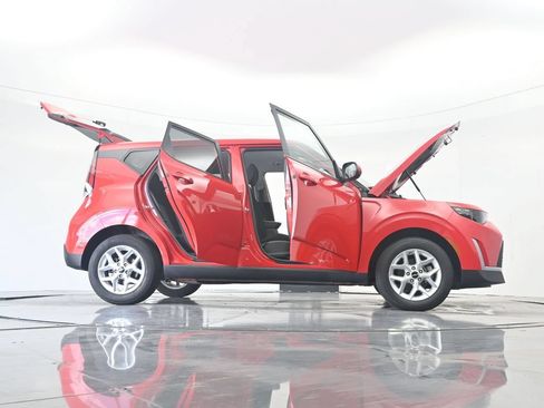 Used 2025 Kia Soul LX w/ LX Technology Package FWD image 44