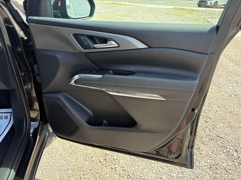 Used 2025 Chevrolet Traverse LT FWD image 18