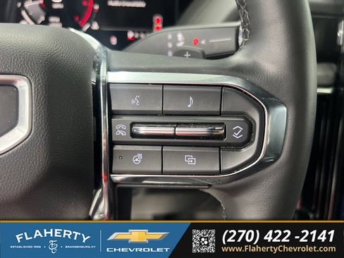 Used 2025 GMC Yukon XL Denali AWD/4WD image 26