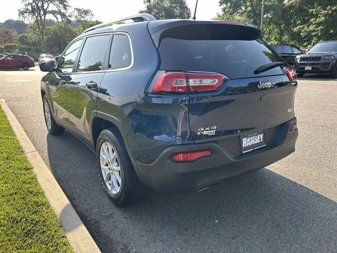 Used 2018 Jeep Cherokee Latitude Plus w/ Cold Weather Group AWD/4WD image 6