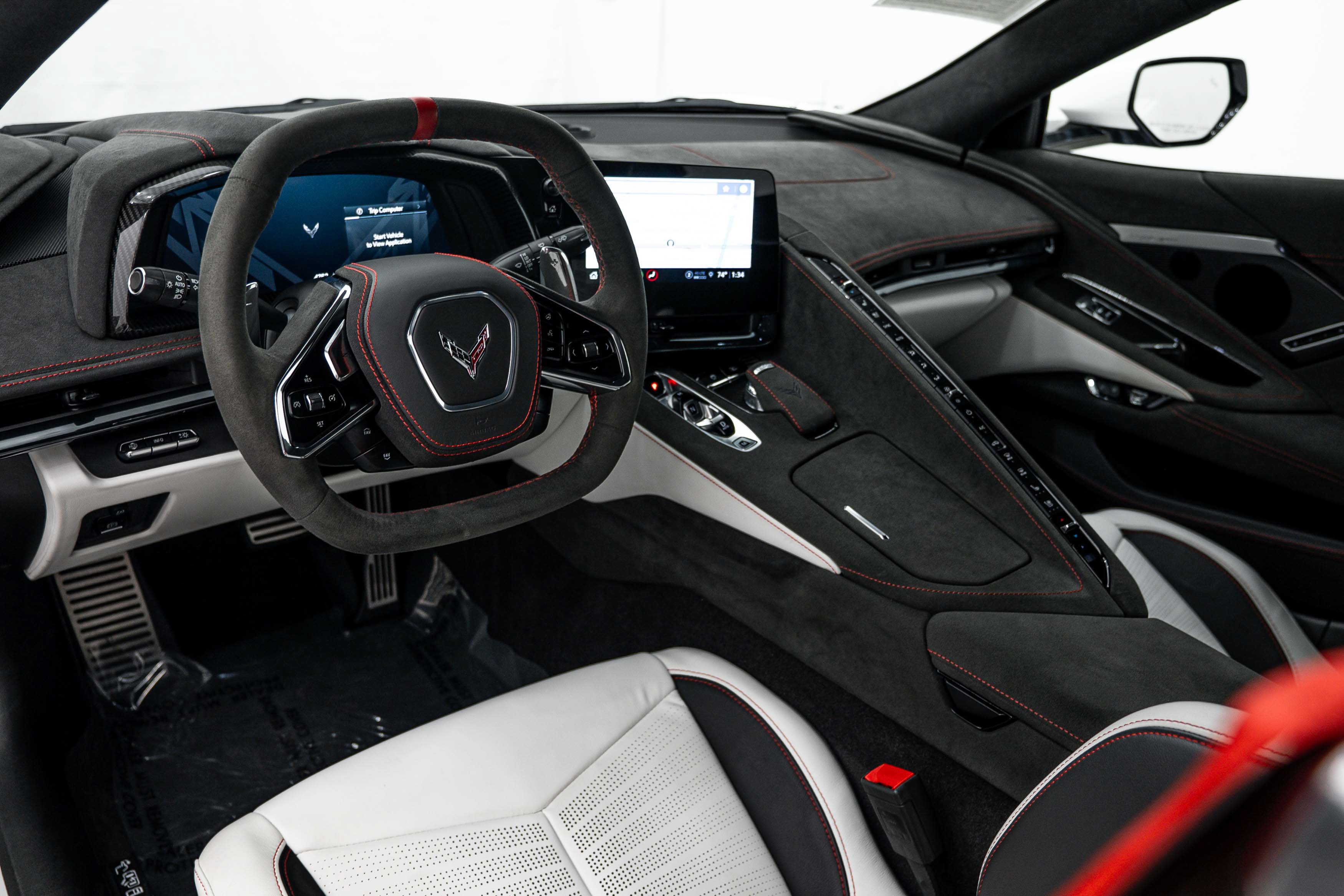 Used 2023 Chevrolet Corvette Stingray Premium Cpe w/ Z51 Performance Package RWD image 4