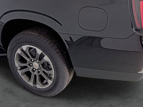 New 2026 Chevrolet Suburban LS image 9