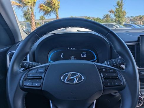 Used 2025 Hyundai Venue SEL FWD image 26