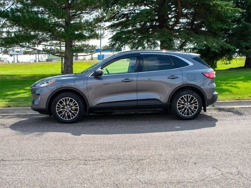 Used 2022 Ford Escape Titanium w/ Class II Trailer Tow Package image 3