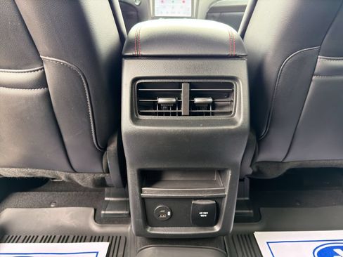 Used 2022 Ford Edge ST-Line w/ Class II Trailer Tow Package AWD/4WD image 17