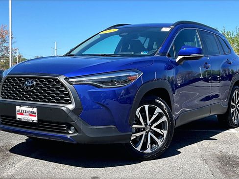 Used 2024 Toyota Corolla Cross XLE image 1