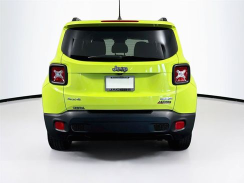 Used 2017 Jeep Renegade Latitude w/ Cold Weather Group AWD/4WD image 4