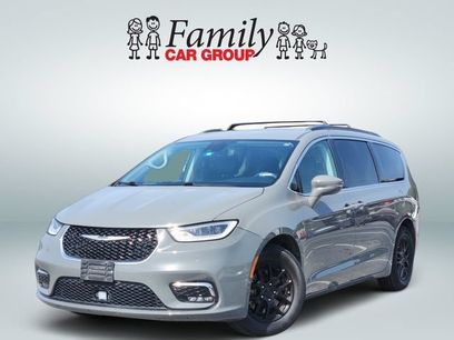 Used 2022 Chrysler Pacifica Touring-L