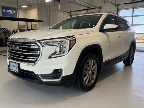 Used 2024 GMC Terrain SLT AWD/4WD image 6