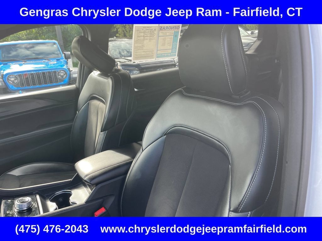 Used 2023 Jeep Grand Cherokee L Altitude AWD/4WD image 53